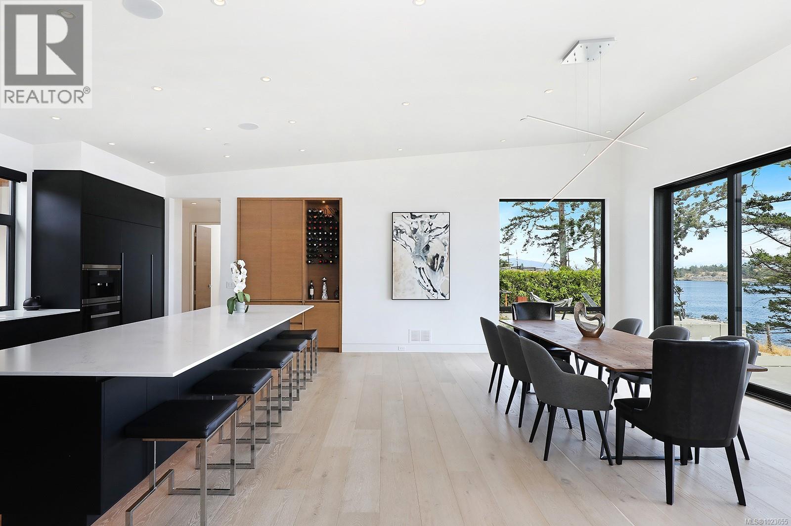 1724 Oak Leaf Dr, Nanoose Bay