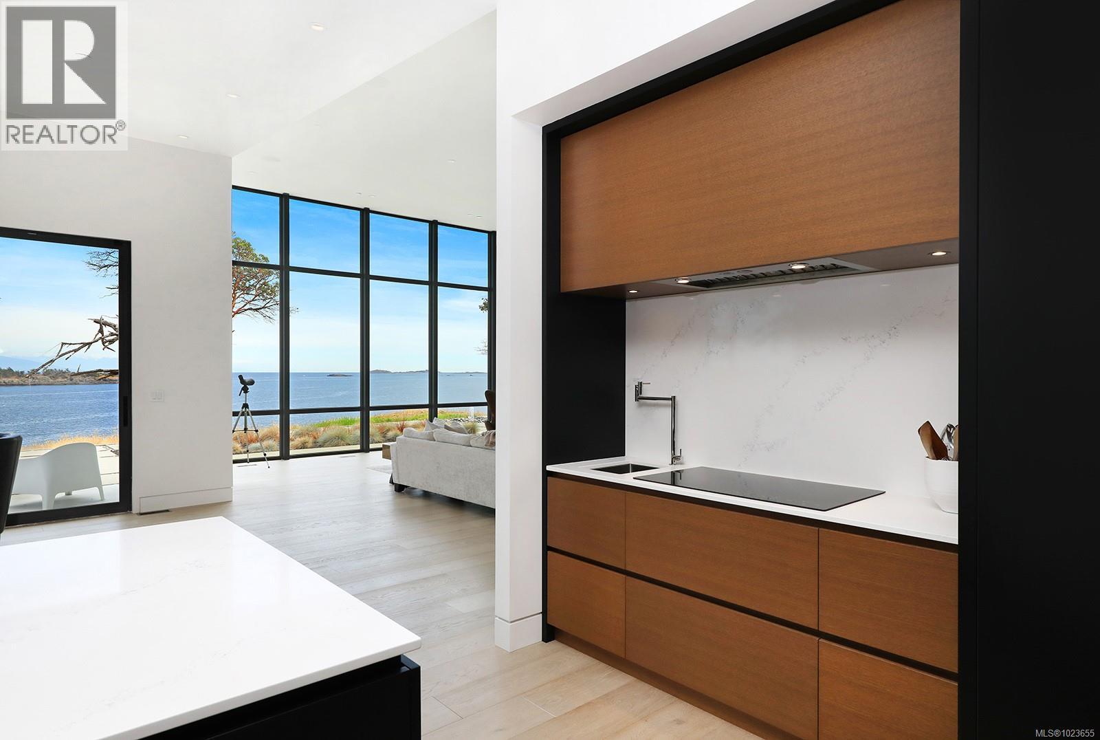 1724 Oak Leaf Dr, Nanoose Bay