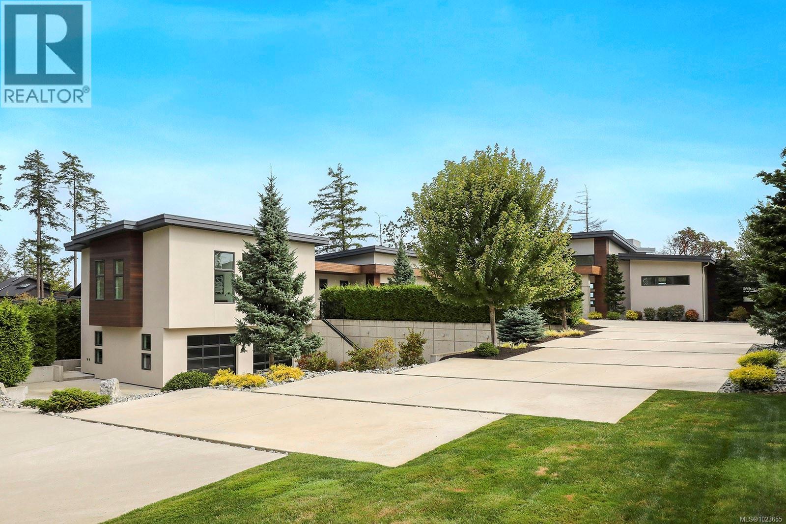 1724 Oak Leaf Dr, Nanoose Bay