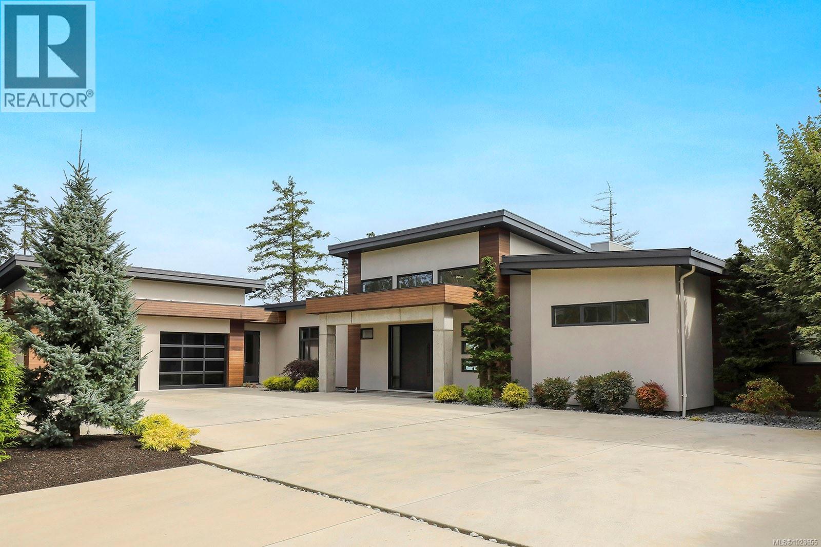 1724 Oak Leaf Dr, Nanoose Bay