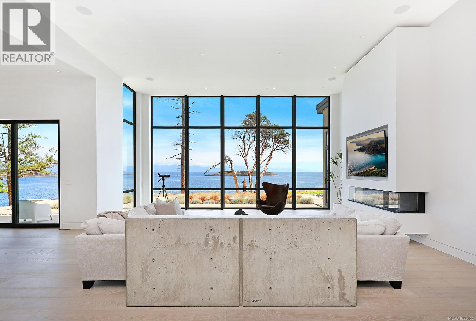 1724 Oak Leaf Dr, Nanoose Bay