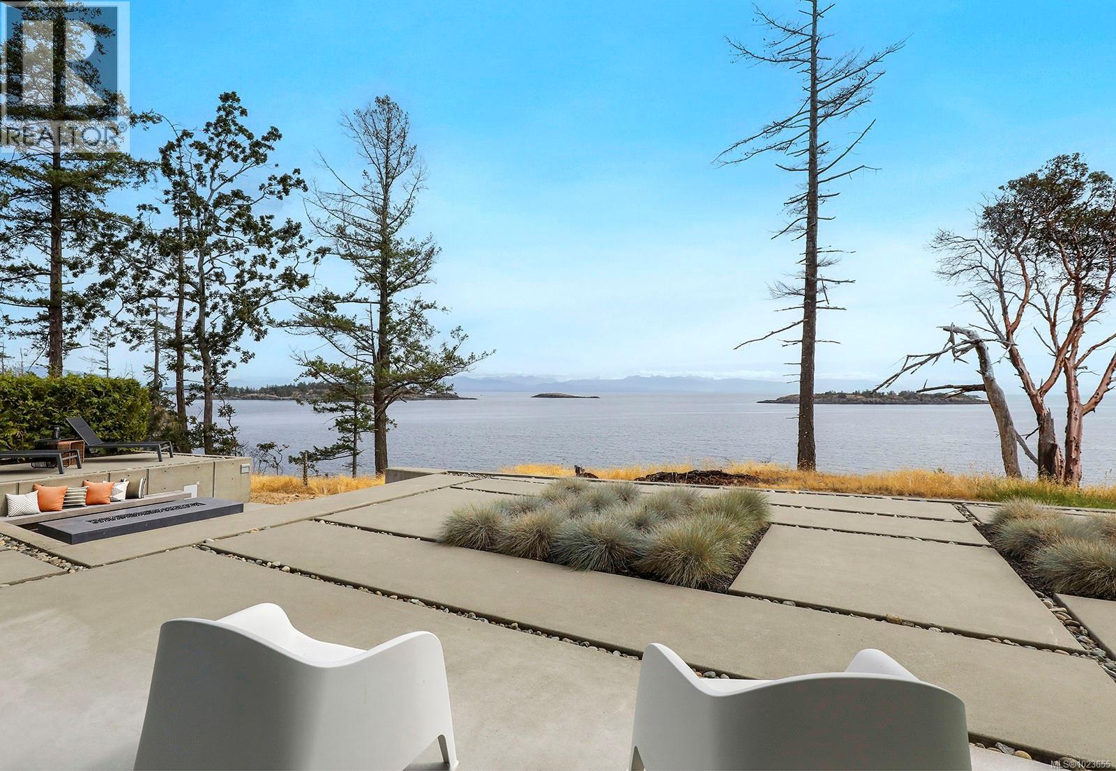 1724 Oak Leaf Dr, Nanoose Bay