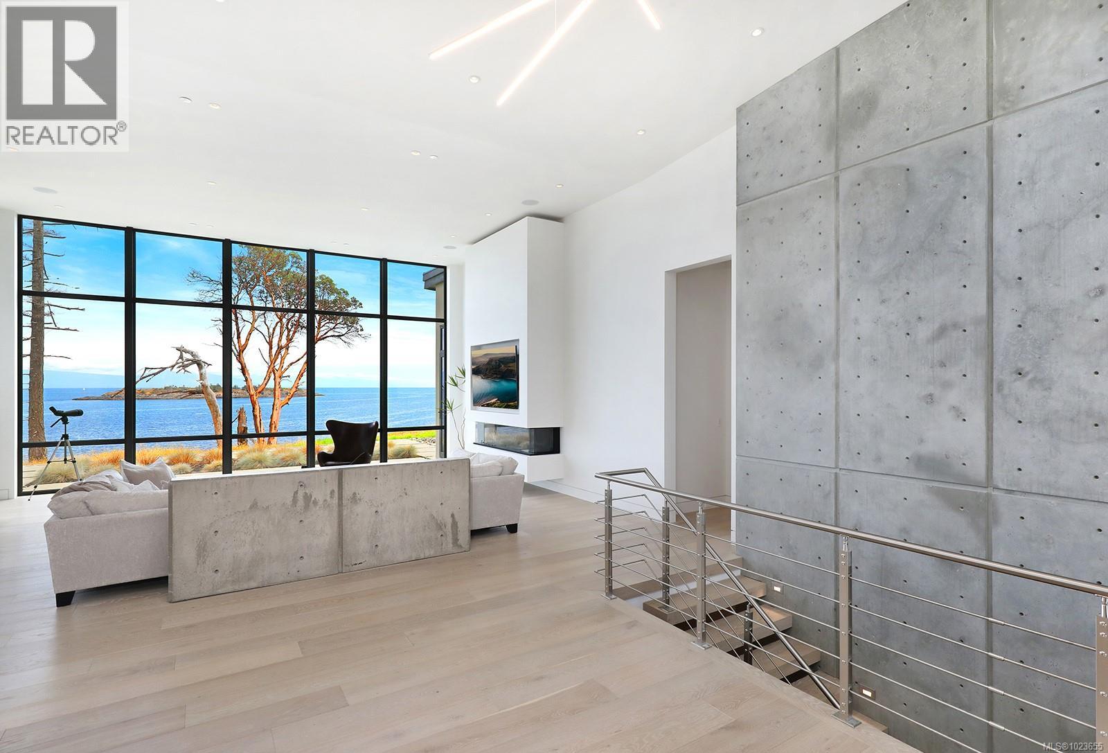 1724 Oak Leaf Dr, Nanoose Bay