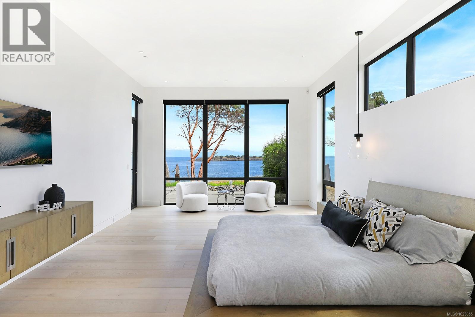 1724 Oak Leaf Dr, Nanoose Bay