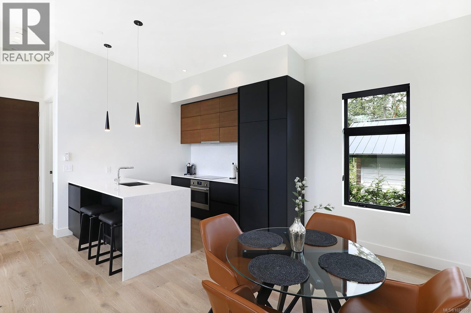 1724 Oak Leaf Dr, Nanoose Bay