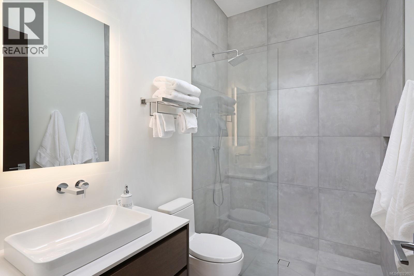 1724 Oak Leaf Dr, Nanoose Bay