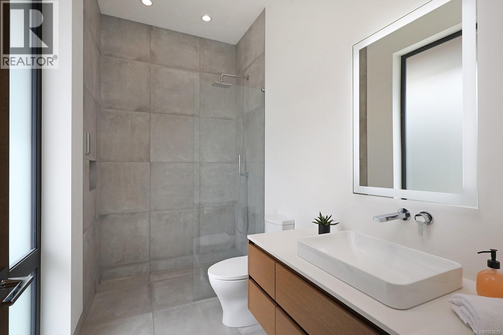 1724 Oak Leaf Dr, Nanoose Bay