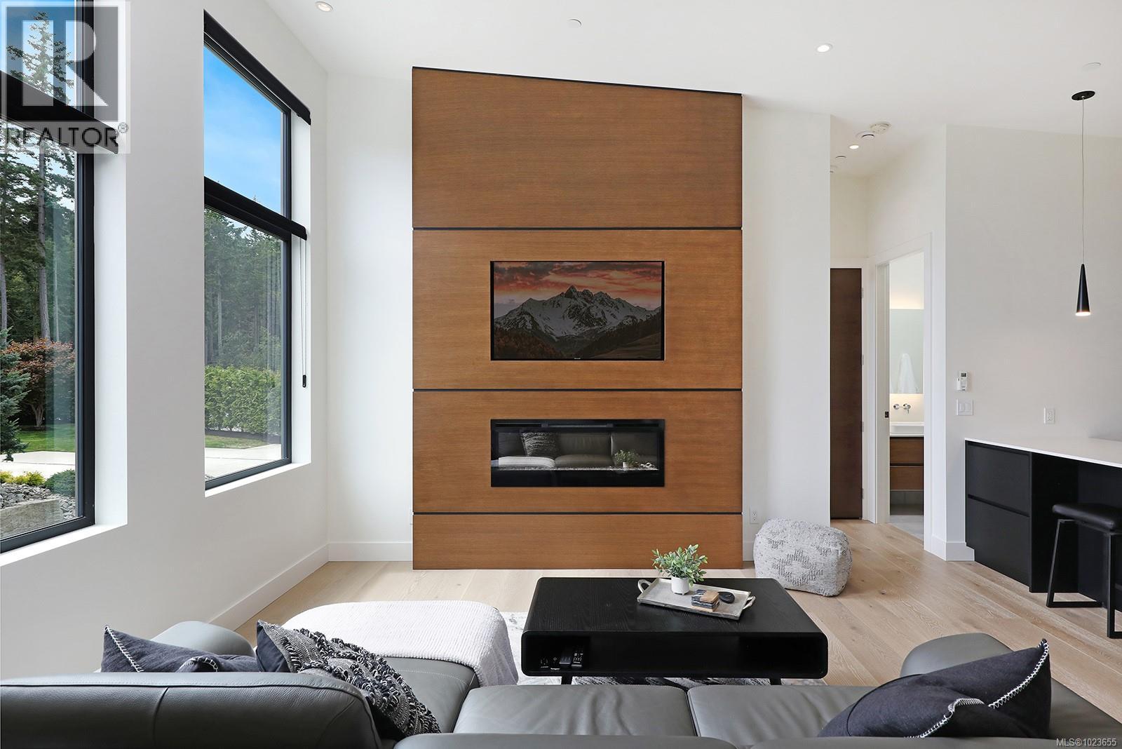 1724 Oak Leaf Dr, Nanoose Bay