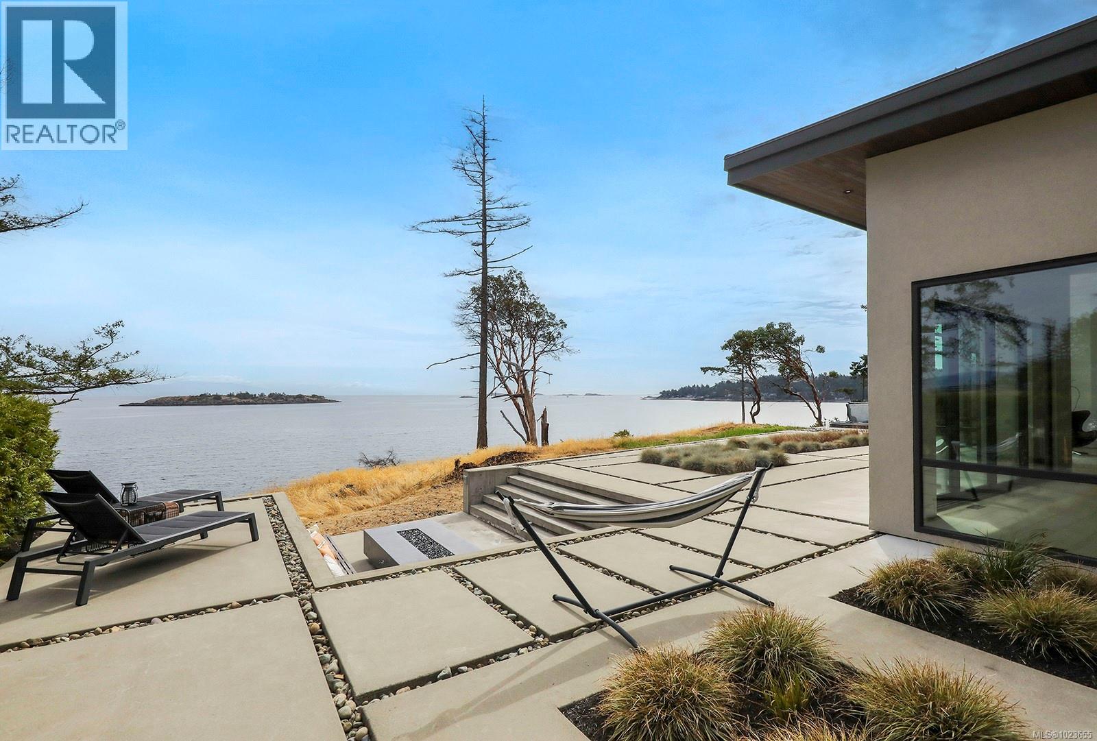 1724 Oak Leaf Dr, Nanoose Bay