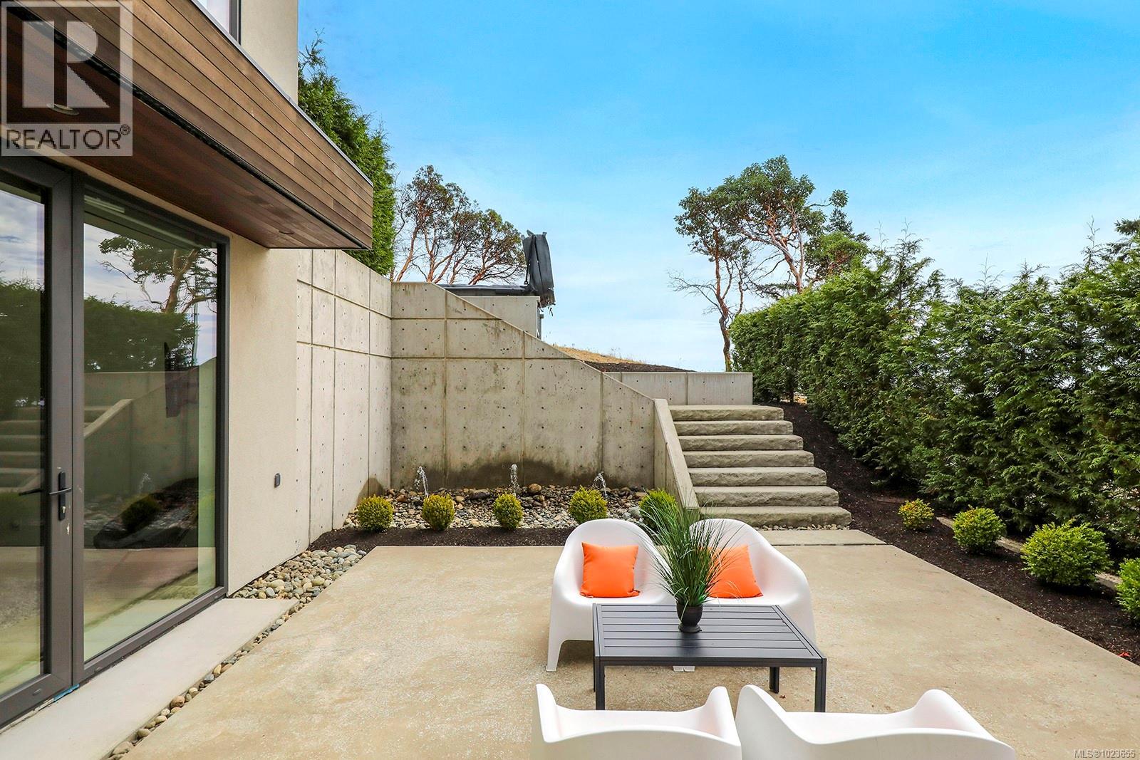 1724 Oak Leaf Dr, Nanoose Bay