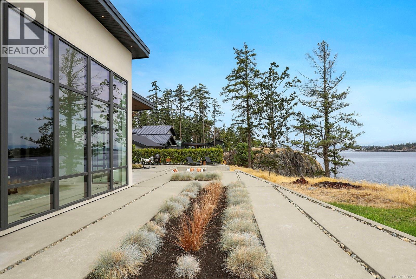 1724 Oak Leaf Dr, Nanoose Bay