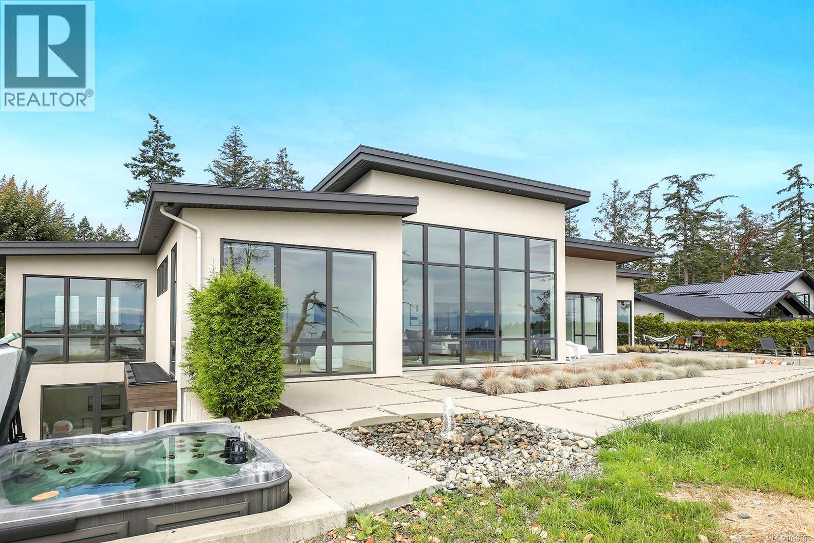 1724 Oak Leaf Dr, Nanoose Bay