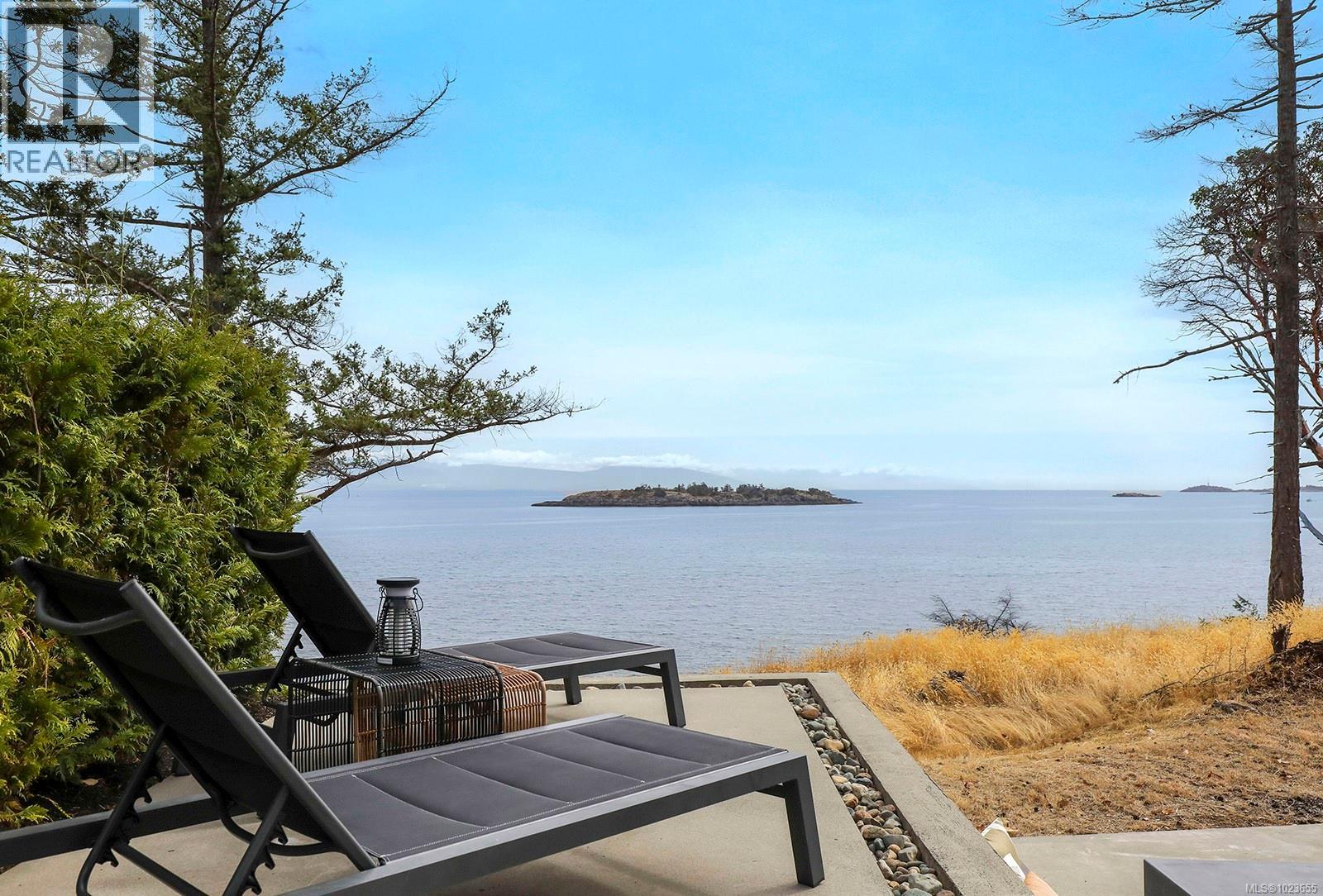 1724 Oak Leaf Dr, Nanoose Bay