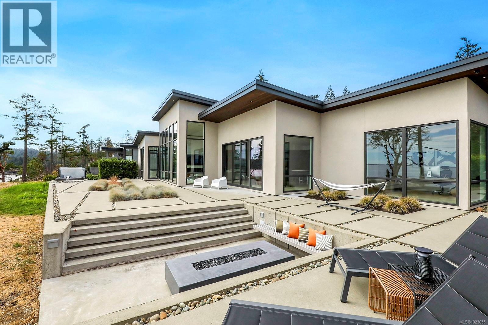 1724 Oak Leaf Dr, Nanoose Bay