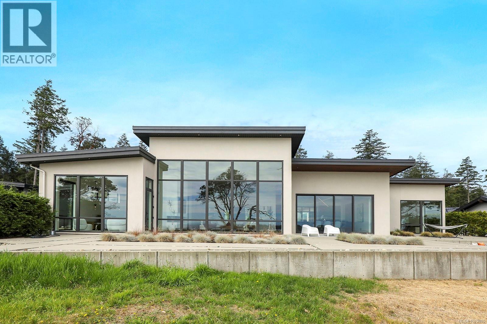 1724 Oak Leaf Dr, Nanoose Bay