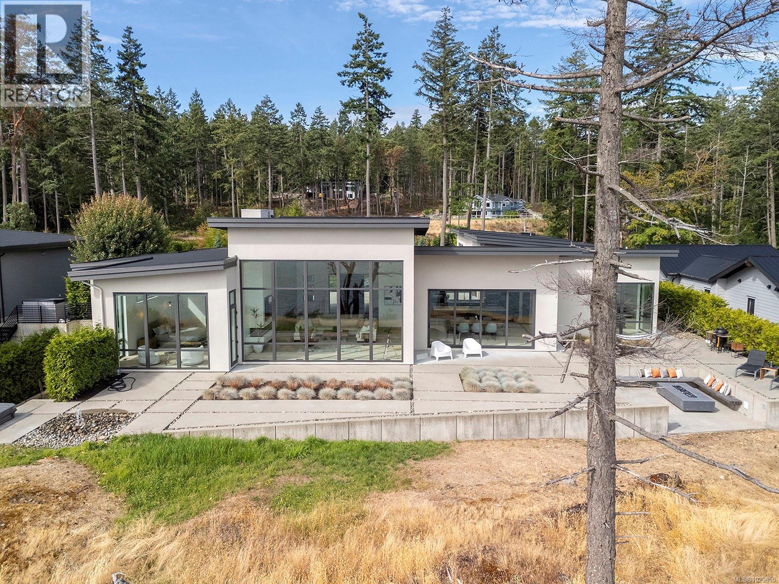 1724 Oak Leaf Dr, Nanoose Bay