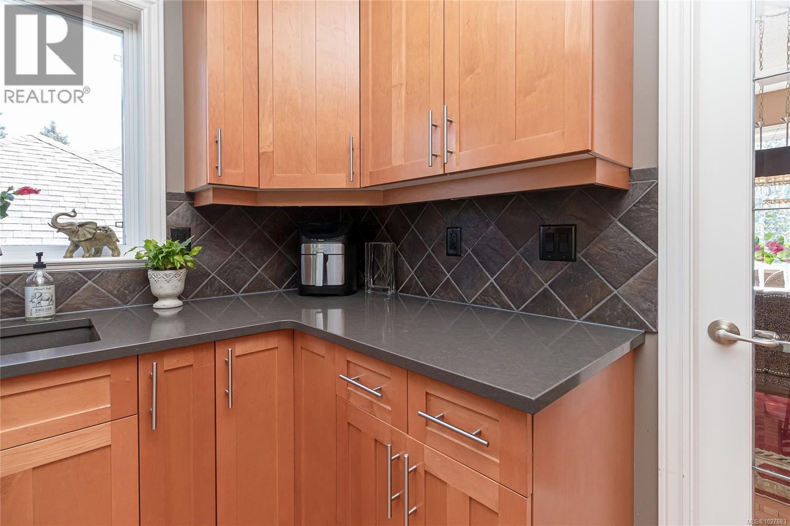  1204 Knockan Place, Saanich