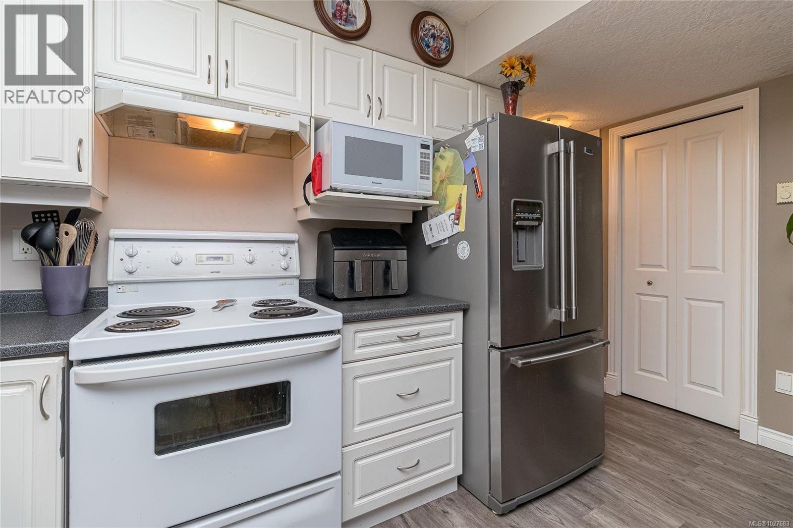  1204 Knockan Place, Saanich