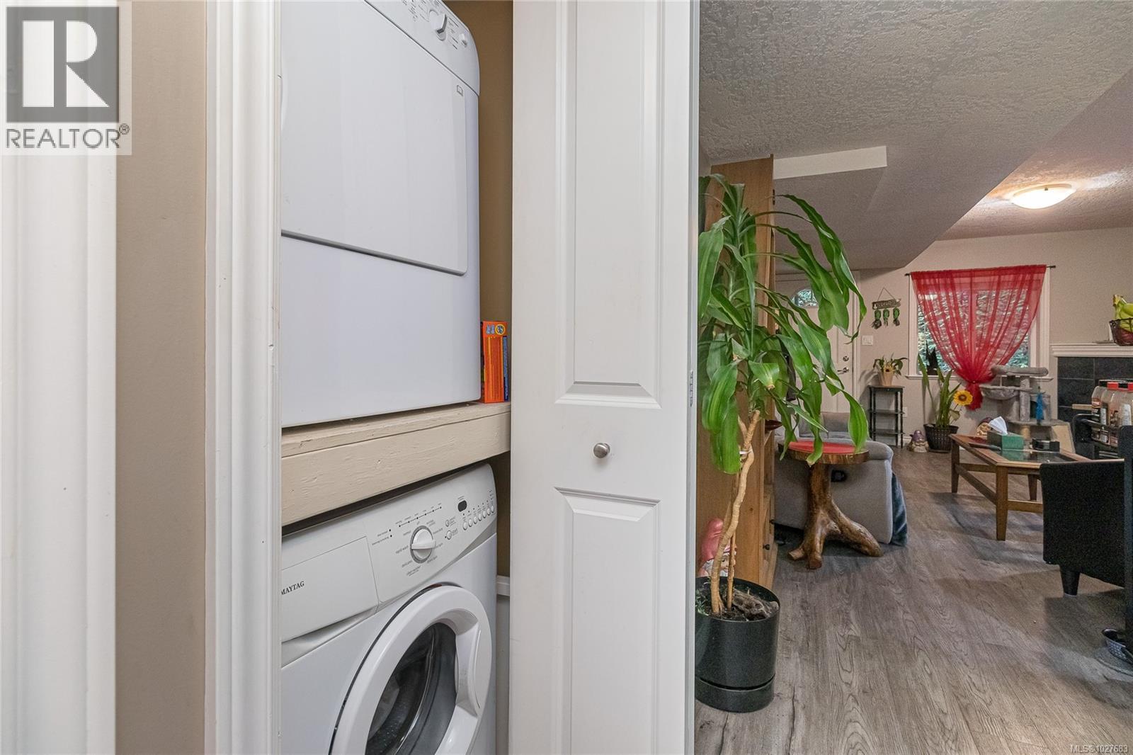  1204 Knockan Place, Saanich