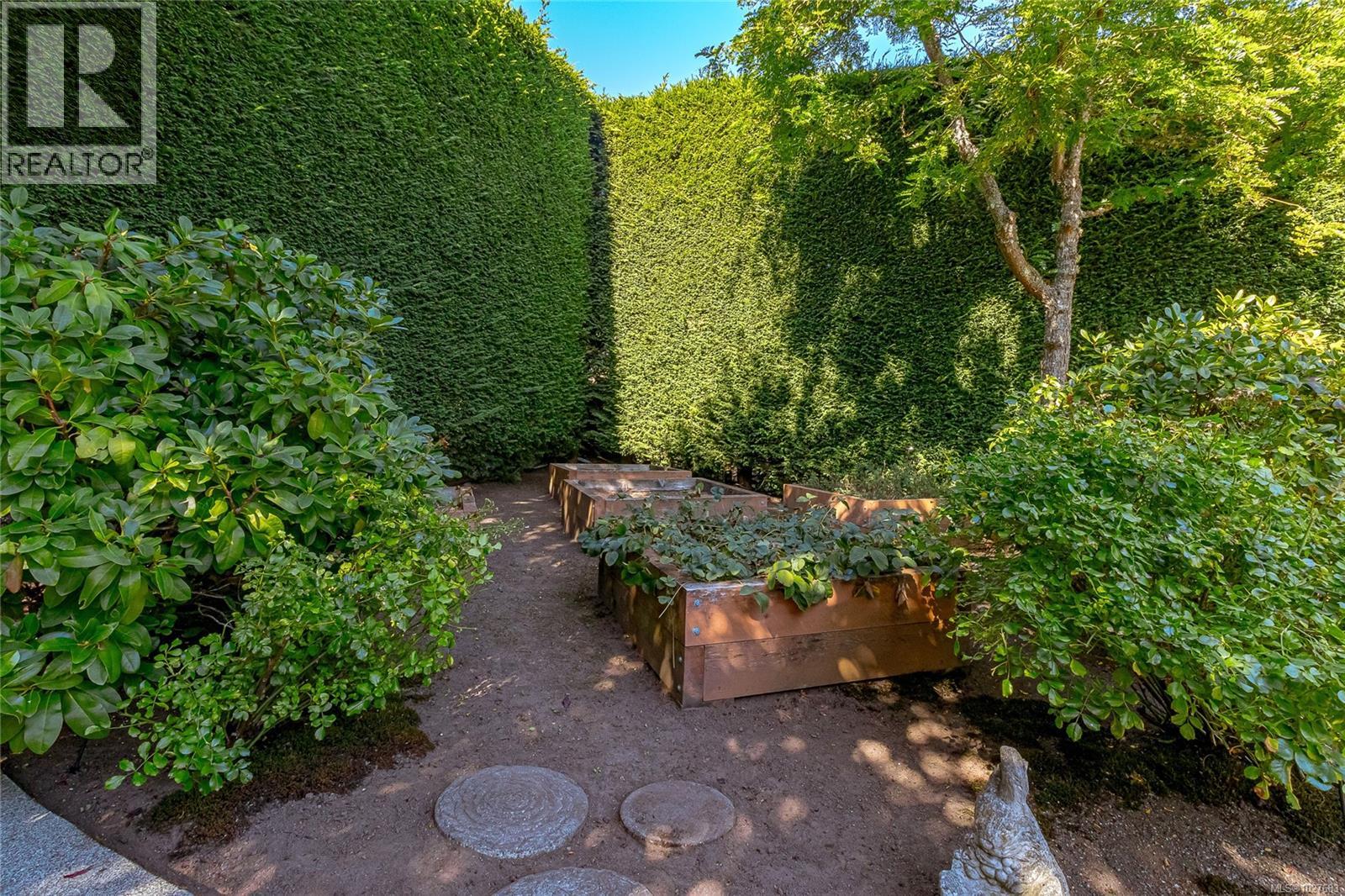  1204 Knockan Place, Saanich