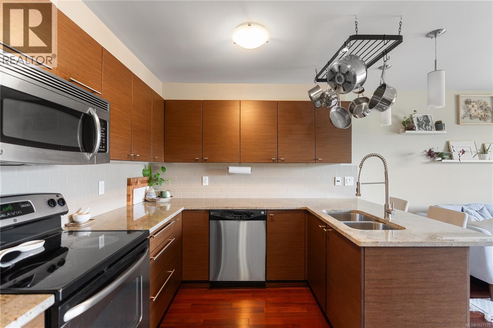 217 1315 Esquimalt Road, Esquimalt