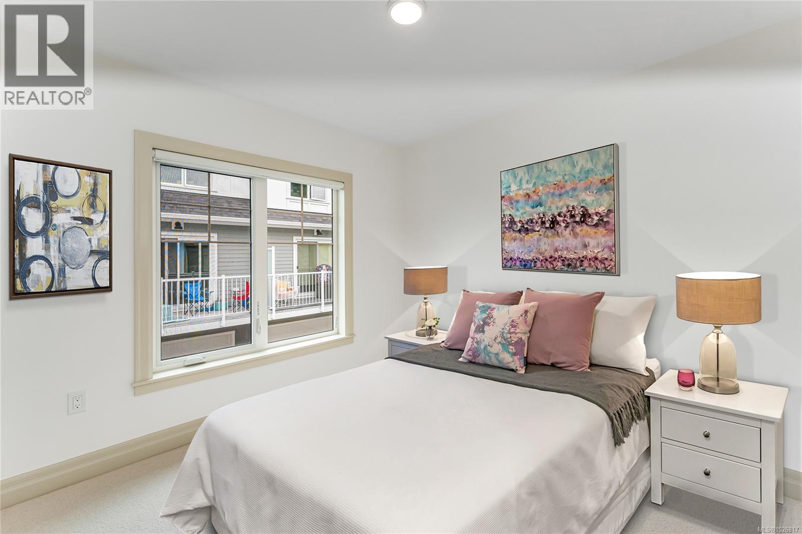 3 3098 Washington Avenue, Victoria