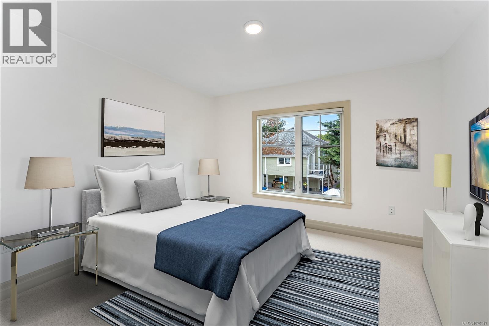 3 3098 Washington Avenue, Victoria