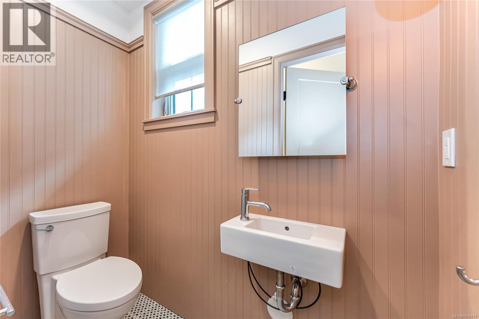 3 3098 Washington Avenue, Victoria