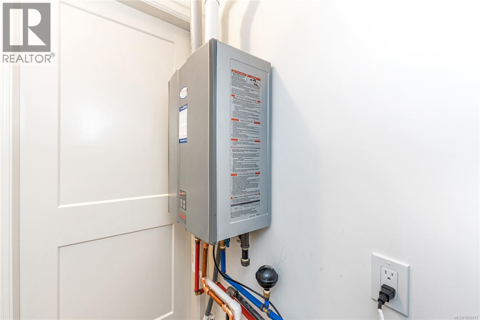 3 3098 Washington Avenue, Victoria