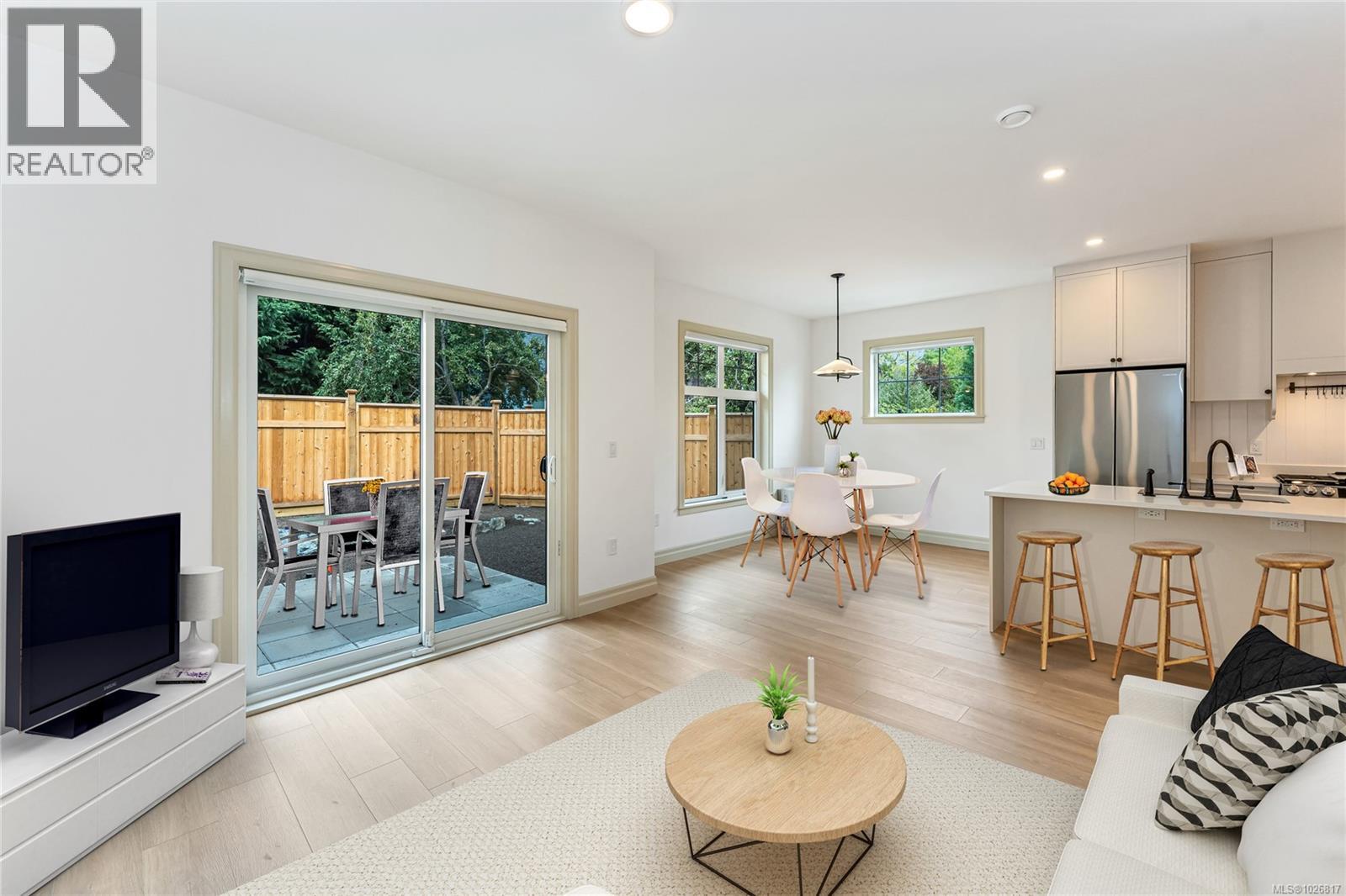 3 3098 Washington Avenue, Victoria