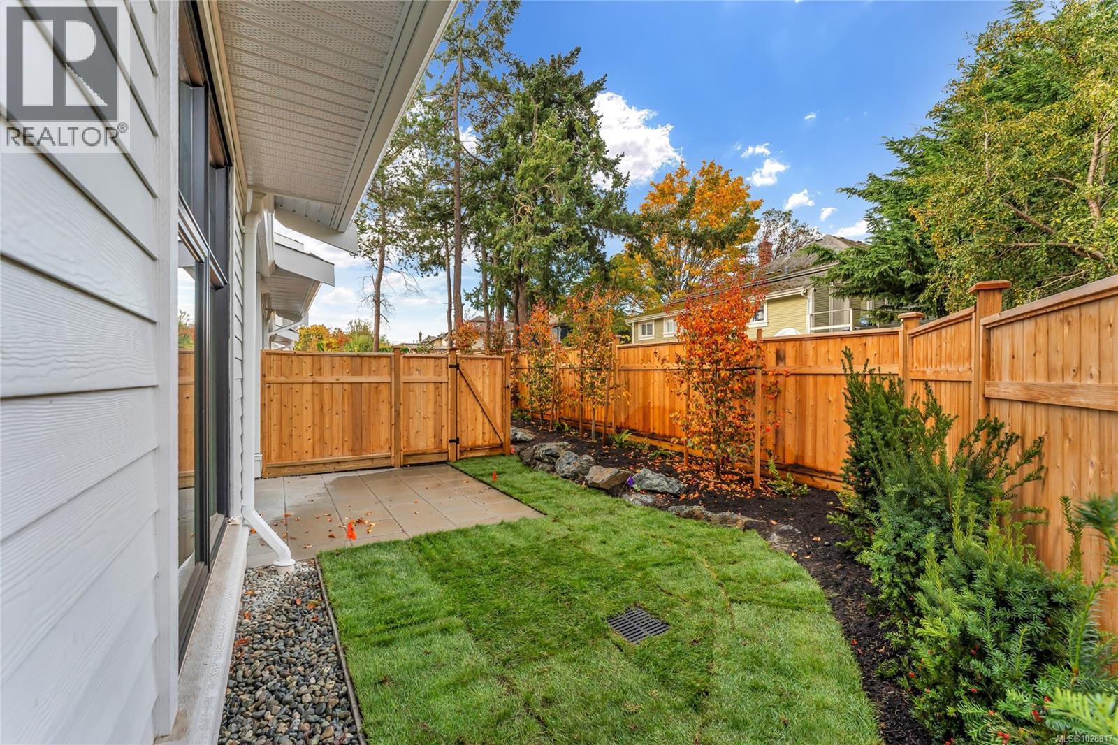 3 3098 Washington Avenue, Victoria