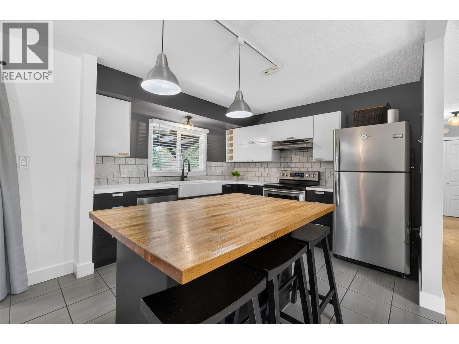 610 Gillis Avenue, Sicamous