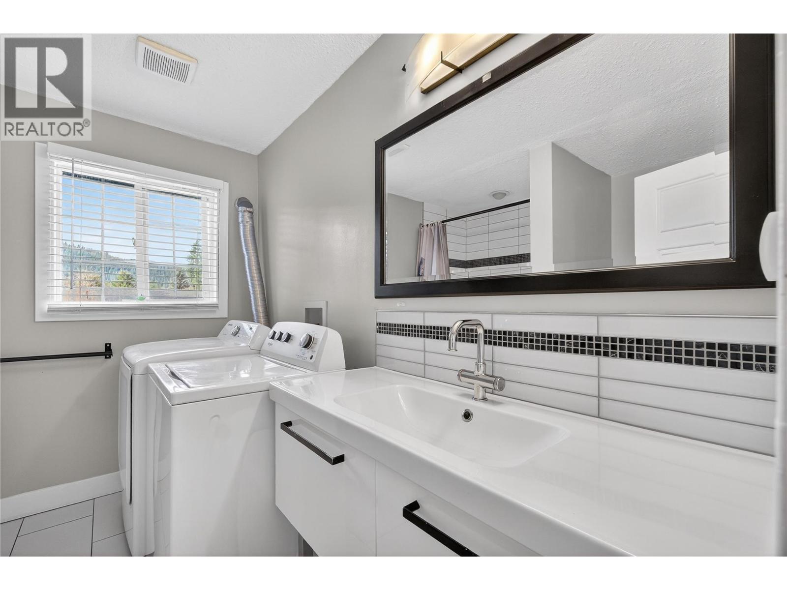 610 Gillis Avenue, Sicamous