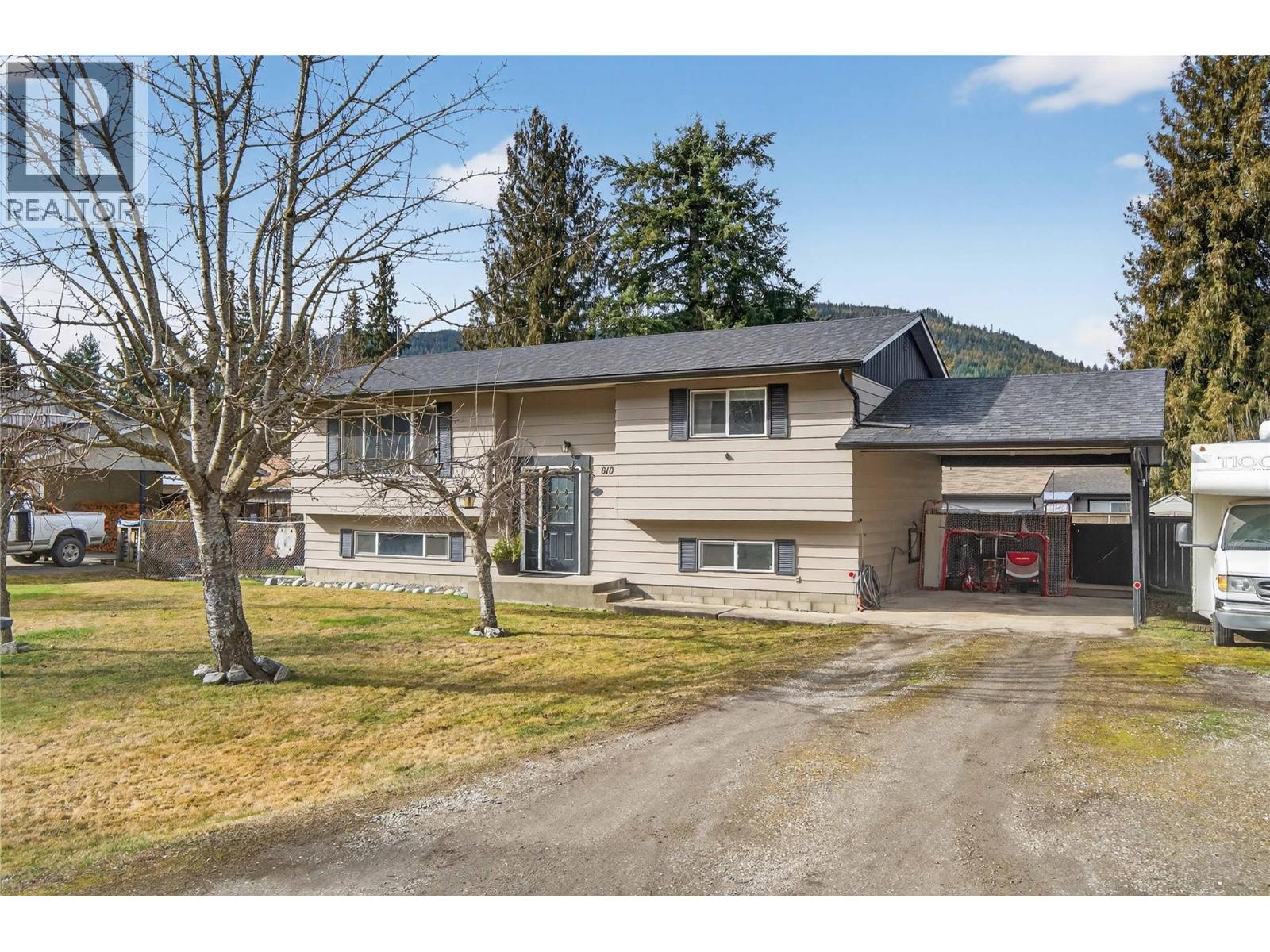 610 Gillis Avenue, Sicamous