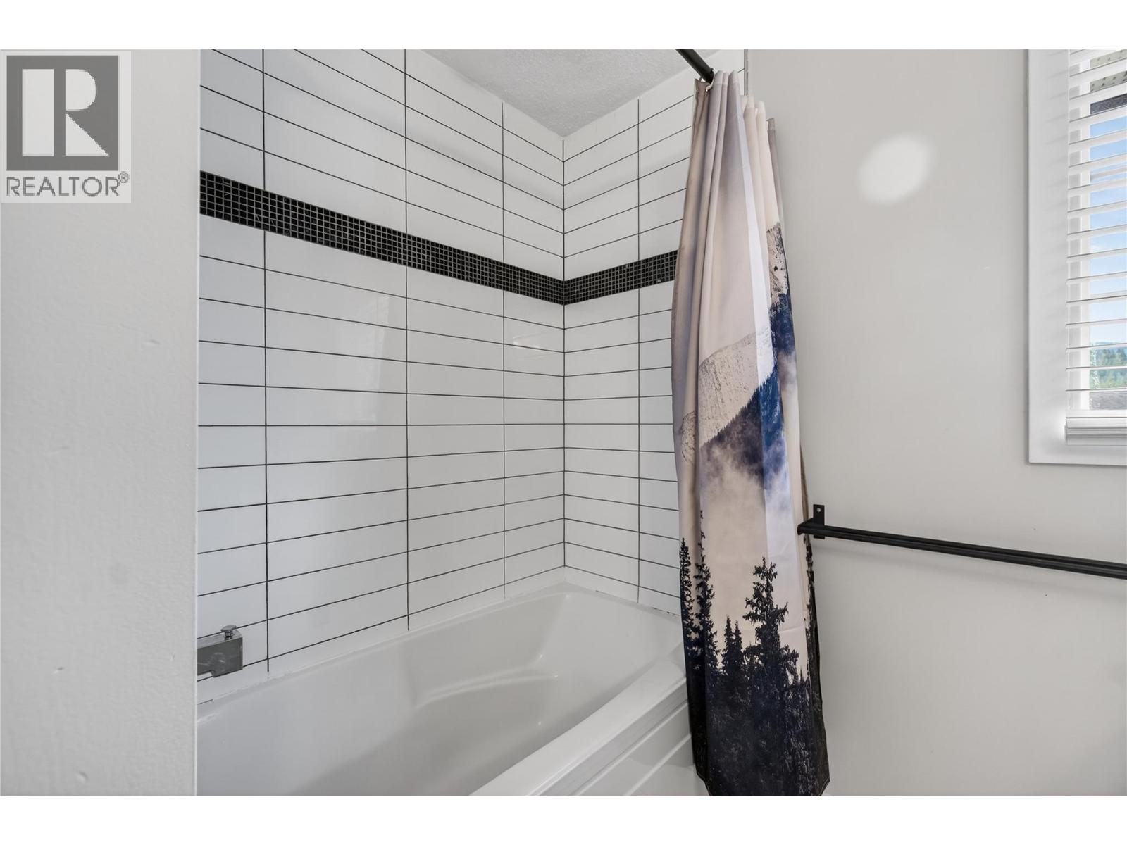 610 Gillis Avenue, Sicamous