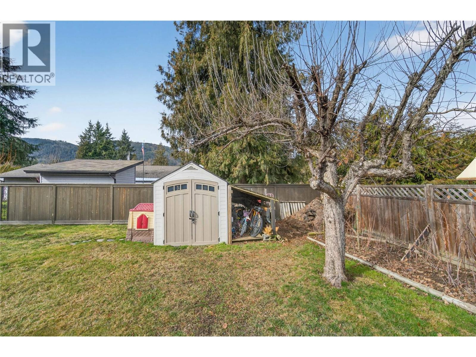 610 Gillis Avenue, Sicamous