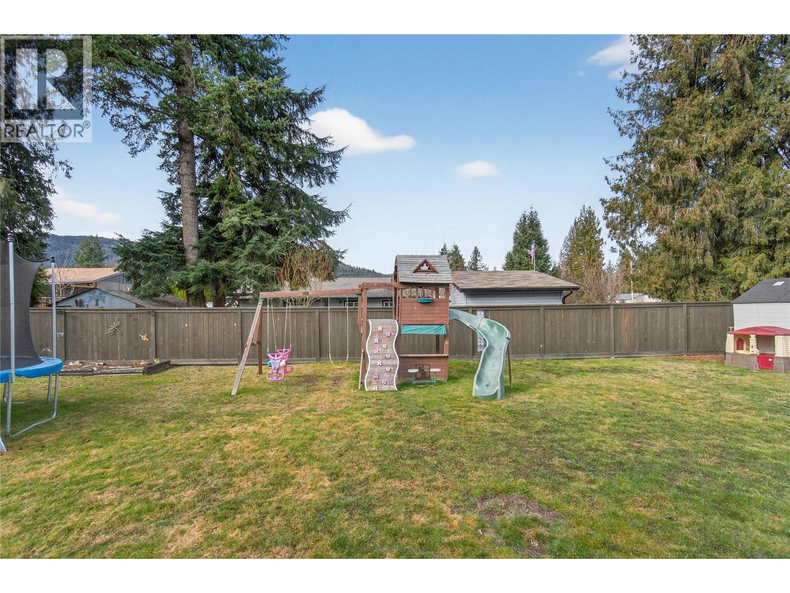 610 Gillis Avenue, Sicamous