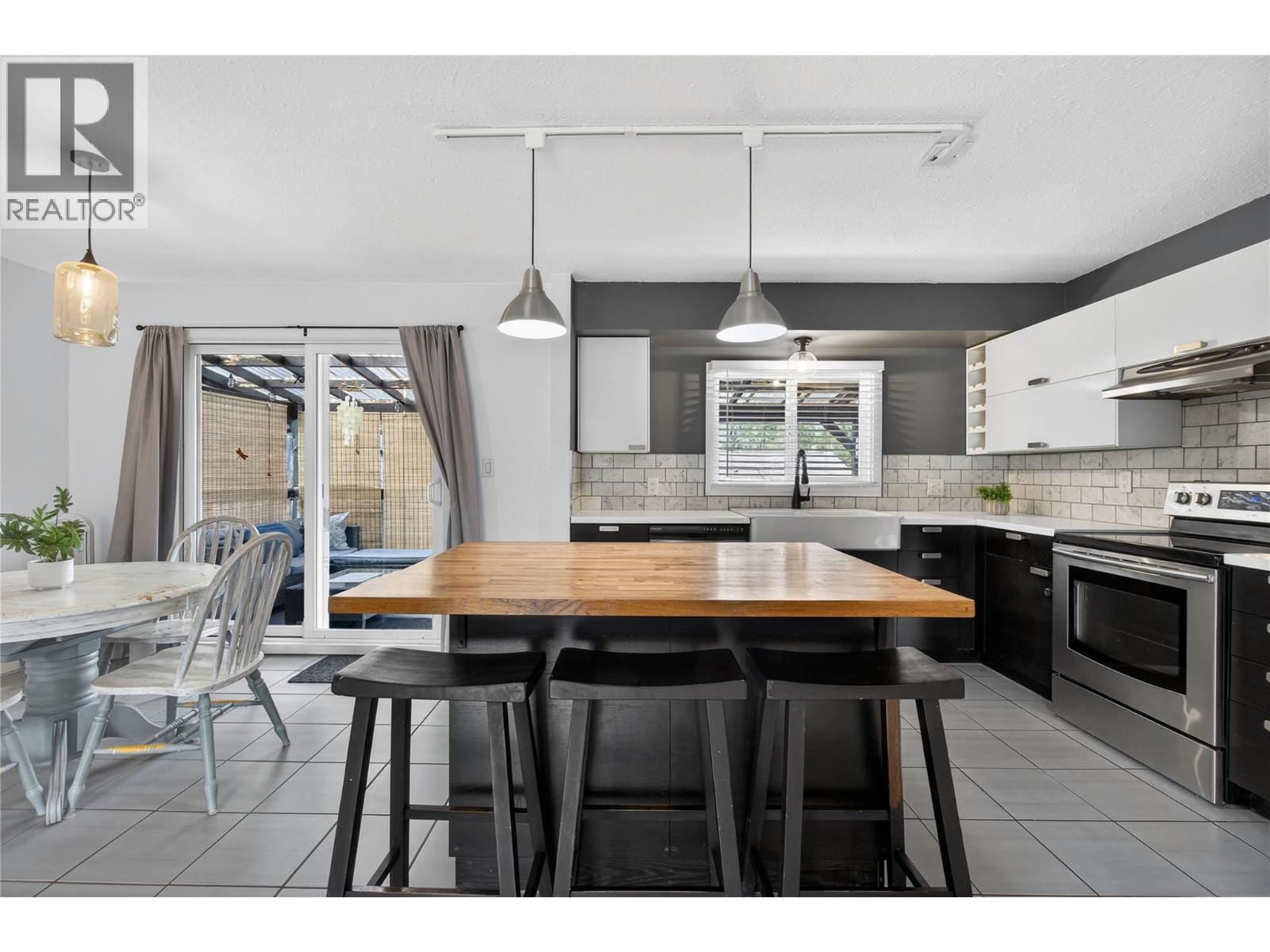 610 Gillis Avenue, Sicamous