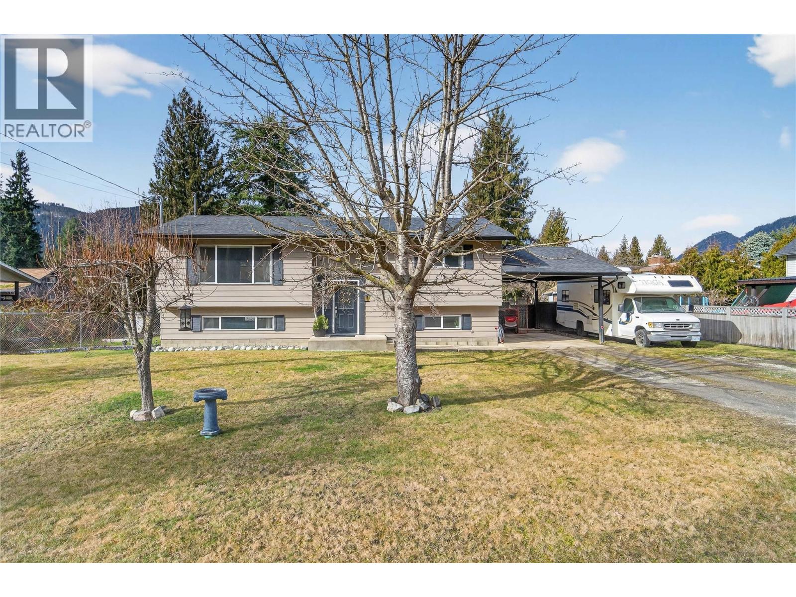 610 Gillis Avenue, Sicamous
