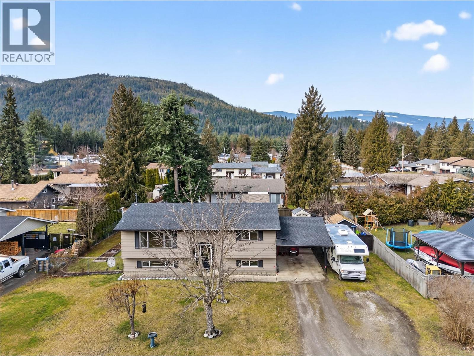 610 Gillis Avenue, Sicamous
