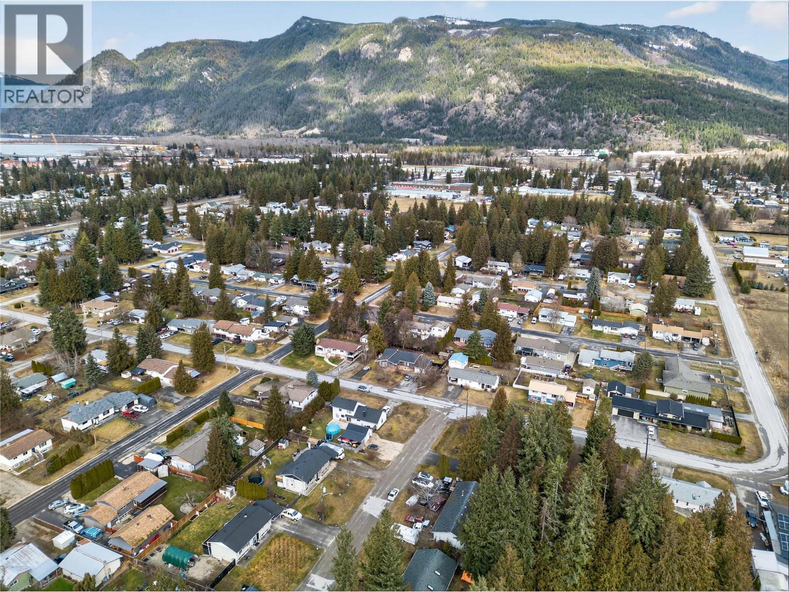 610 Gillis Avenue, Sicamous