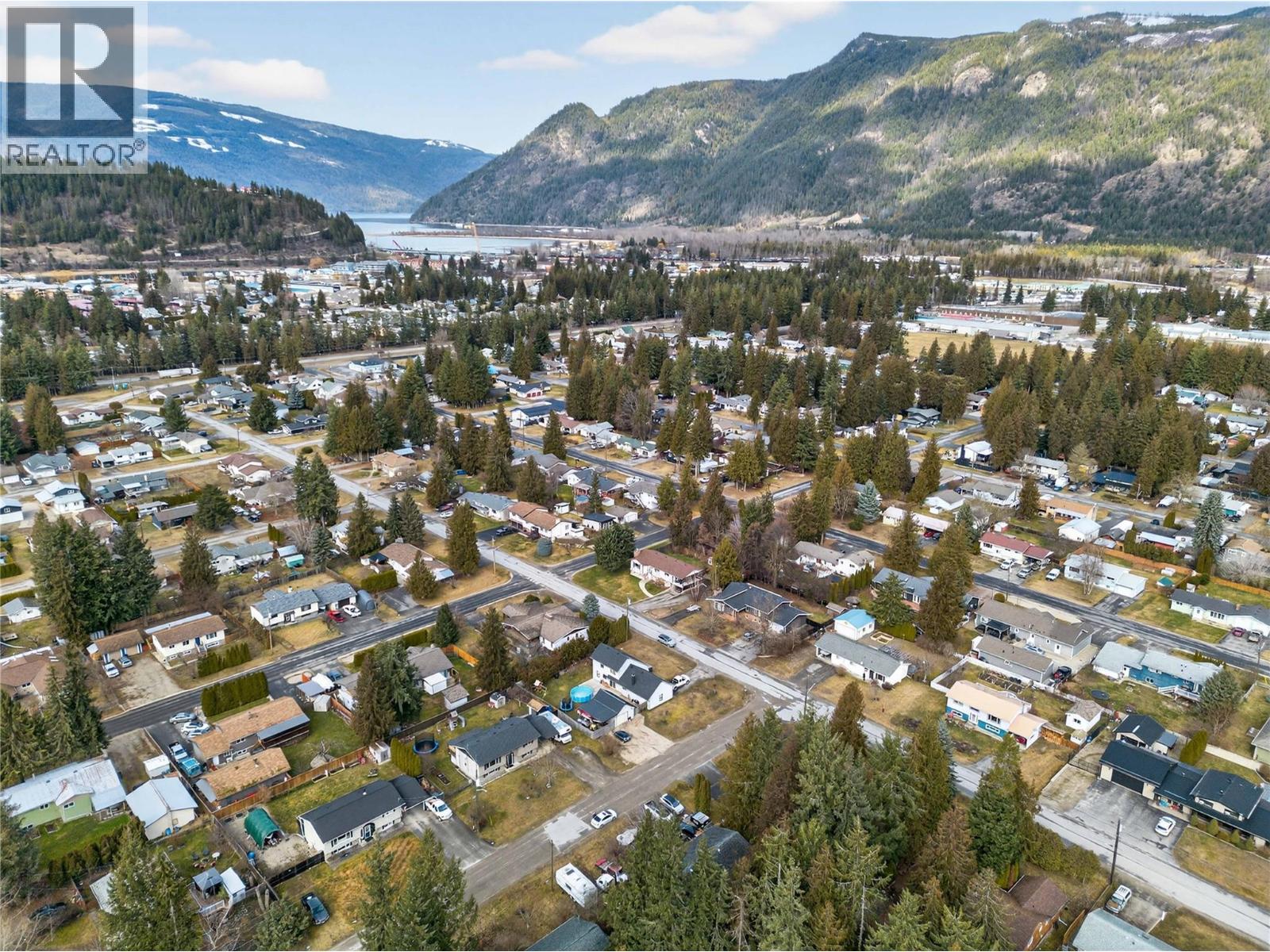 610 Gillis Avenue, Sicamous
