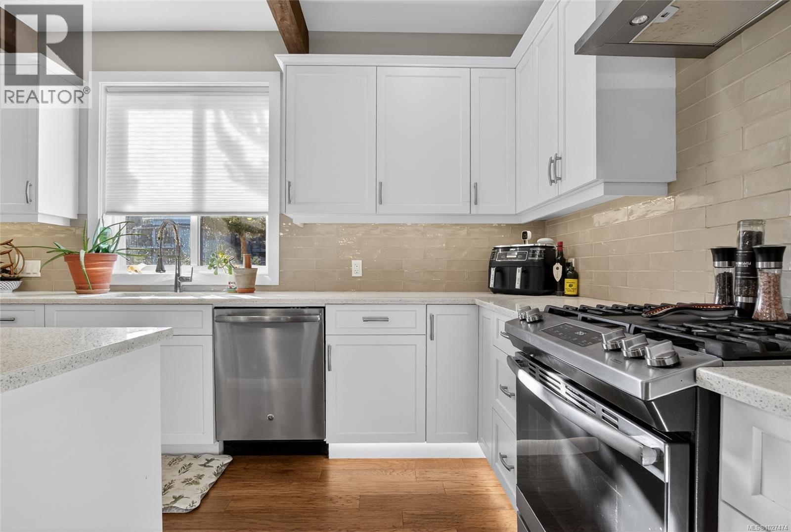 7284 LAKEFRONT DR - 8