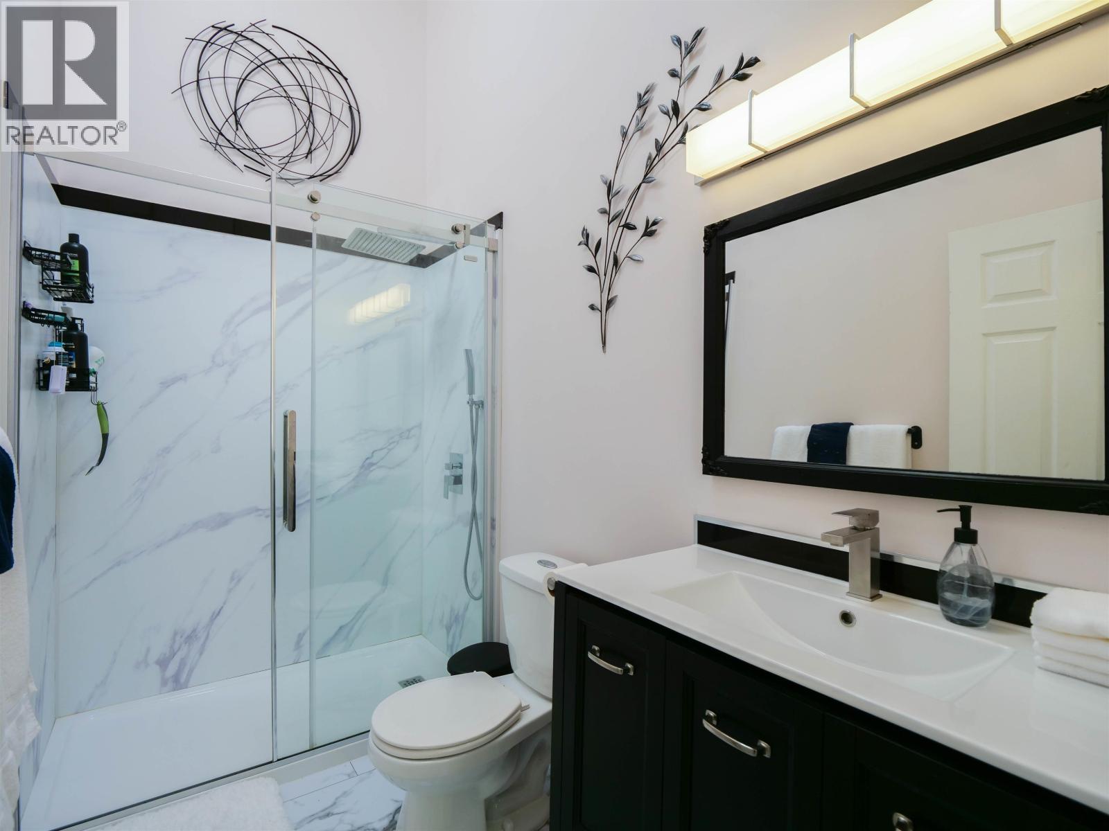 1750 BEACH CRESCENT - 22