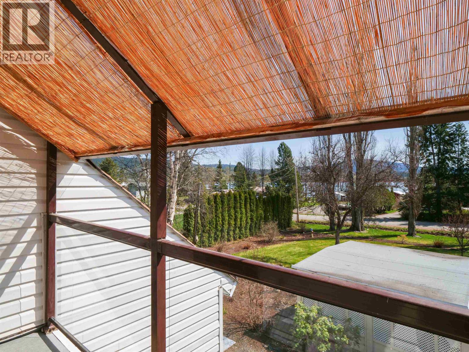 1750 BEACH CRESCENT - 32