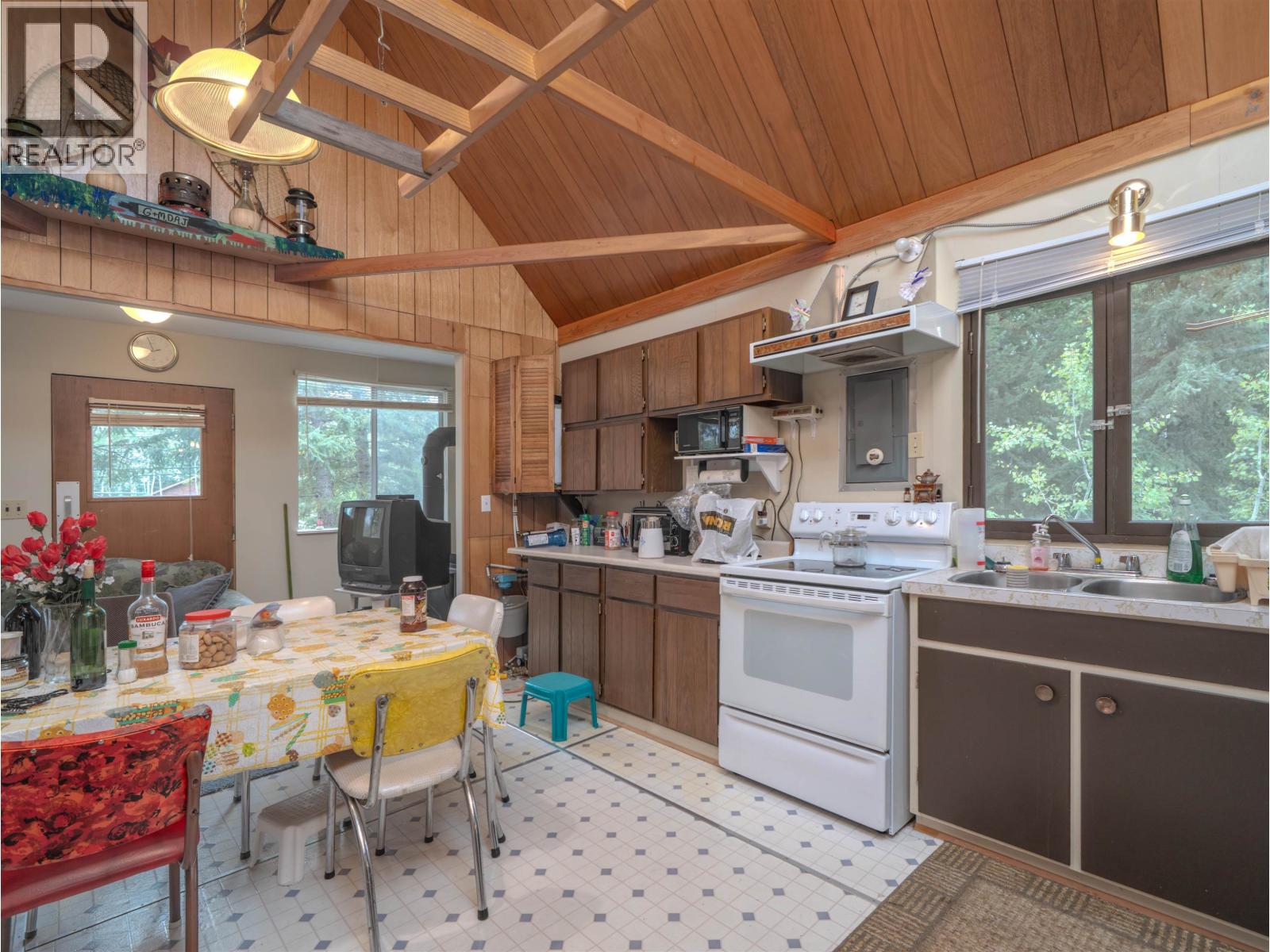 920 S GREEN LAKE ROAD - 7