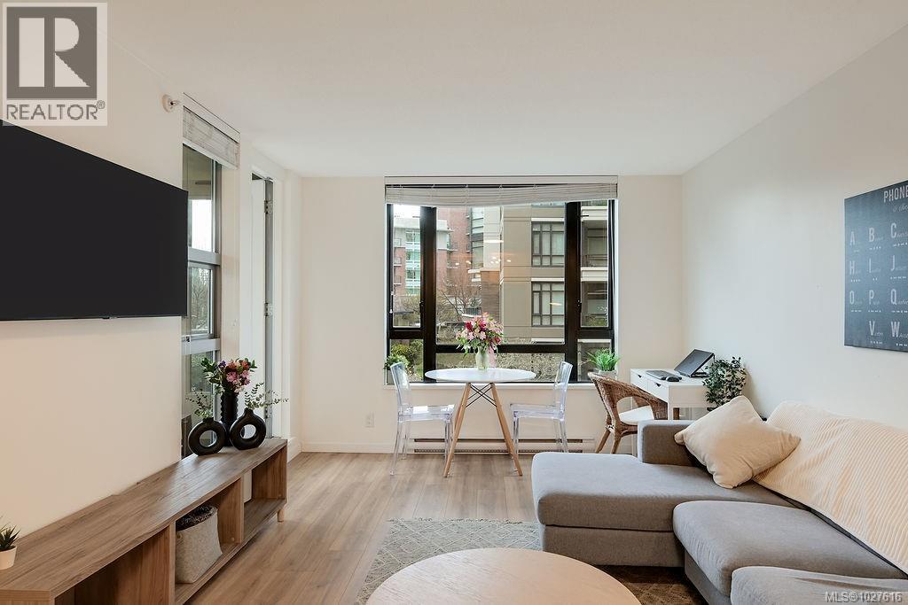 205 751 Fairfield Road, Victoria