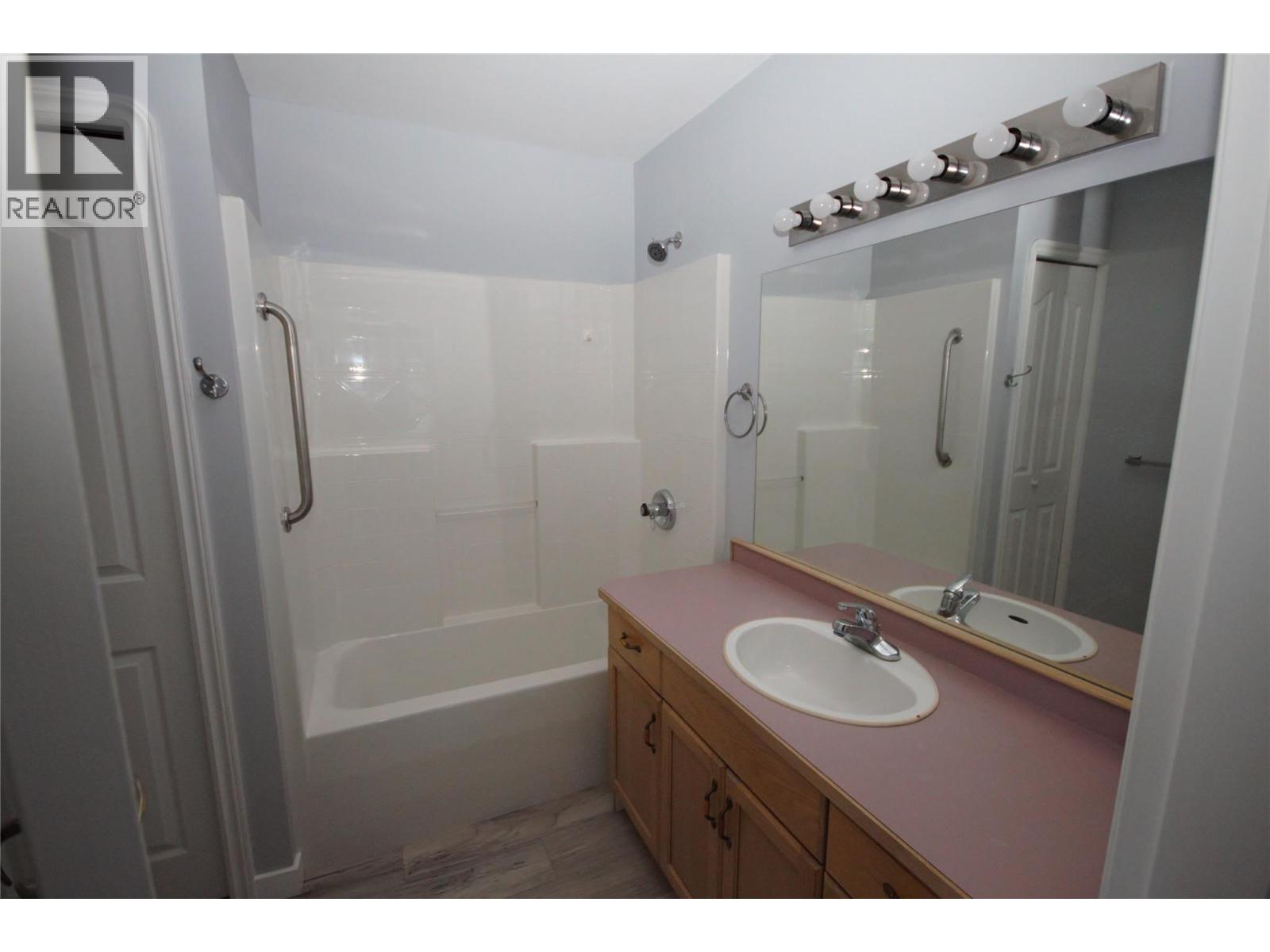 100 6805 Cottonwood Drive, Osoyoos