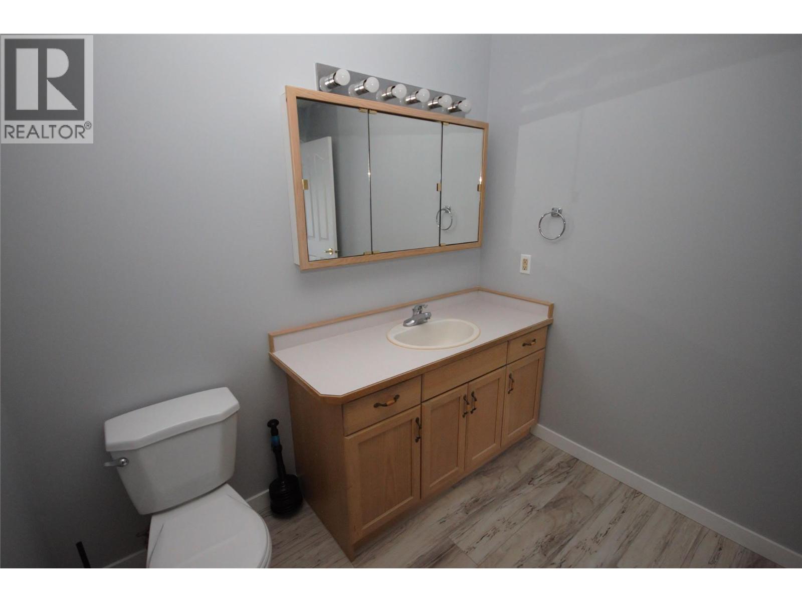 100 6805 Cottonwood Drive, Osoyoos