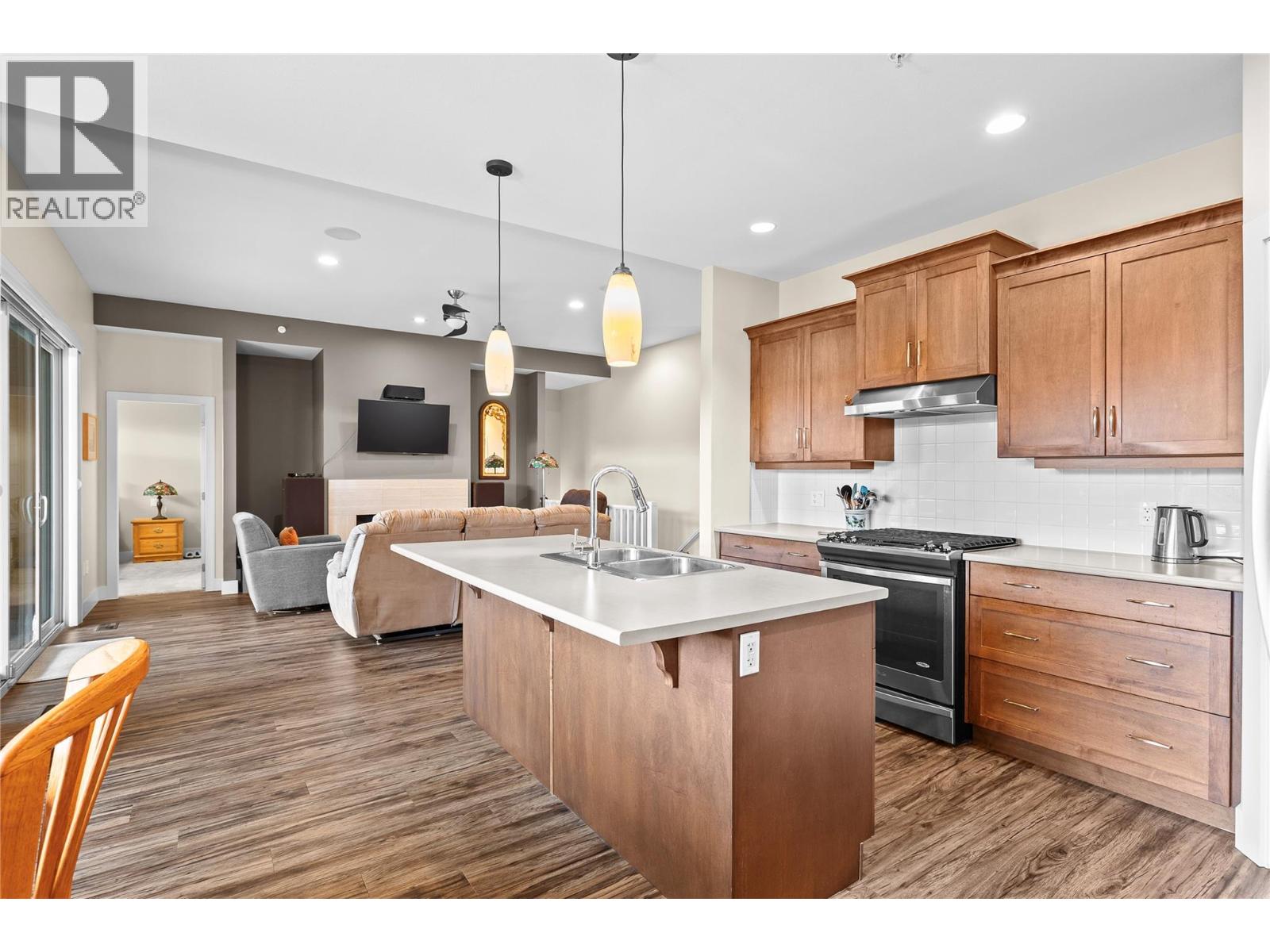 2372 Oglow Drive, Armstrong